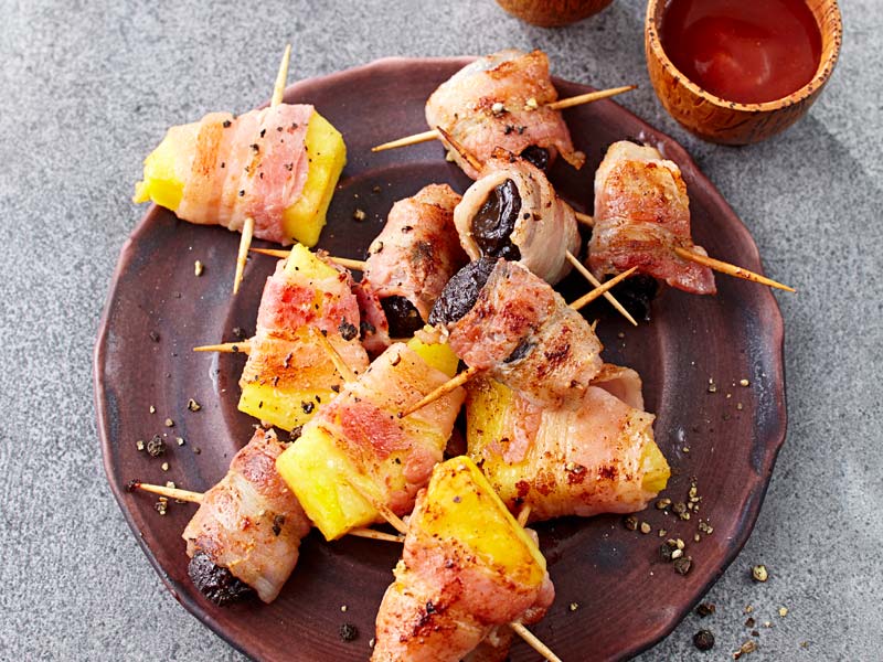 Backpflaumen und Ananas im Speckmantel – Reader's Digest Backpflaumen und Ananas im Speckmantel – Reader's Digest