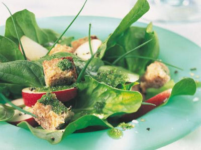 Apfel-Spinat-Salat mit Croûtons