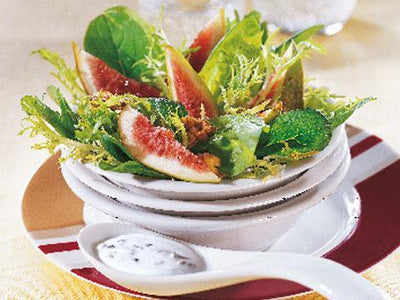 Blattsalat mit frischen Feigen