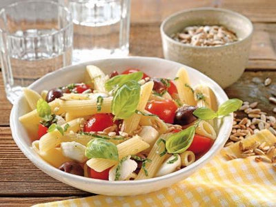 Bunter Nudelsalat mit Mozzarella