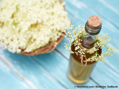 Selbst gemachter Holunderblütensirup