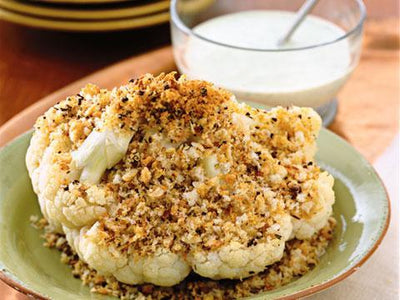 Gebackener Blumenkohl mit Joghurt-Schnittlauch-Sauce