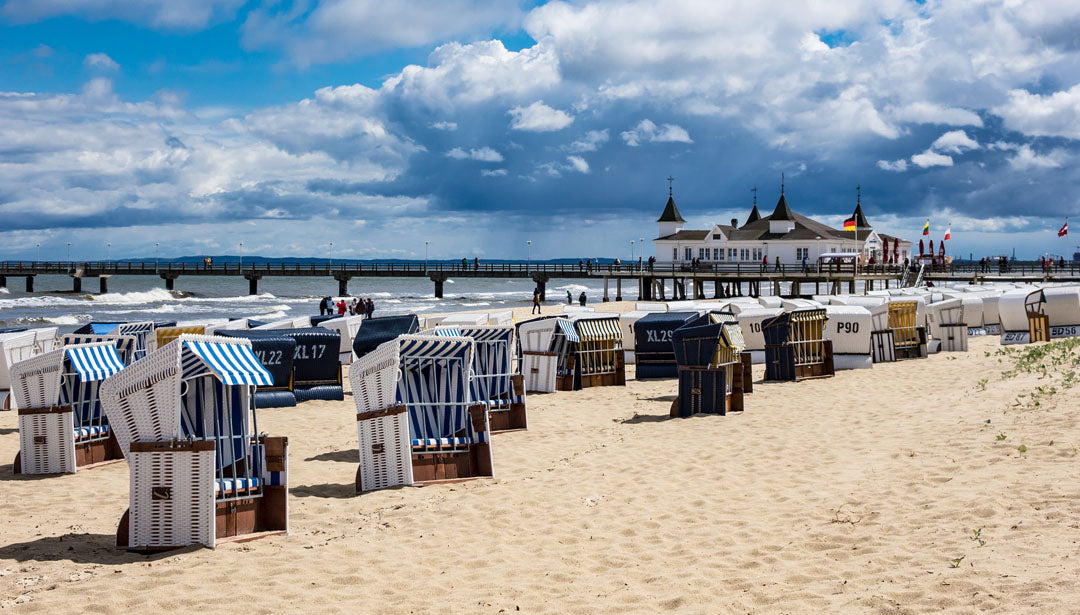 Seebrücke und Strand in Ahlbeck auf der Insel Usedom, Deutschland