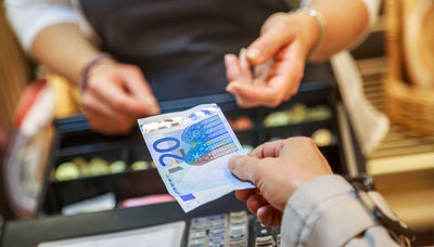 Bezahlen im Alltag – mit Bargeld oder lieber bargeldlos?