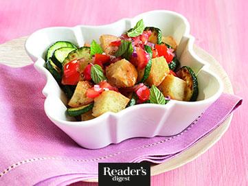 Italienischer Brotsalat mit Zucchini