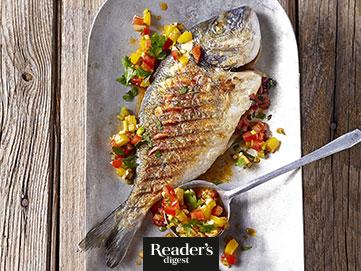 Dorade mit würziger Paprika-Tomaten-Sauce