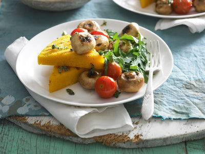 Gegrillte Knoblauchchampignons mit Polenta
