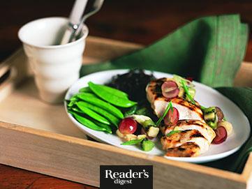 Gegrillte Hähnchenbrust mit Trauben-Kiwi-Salsa