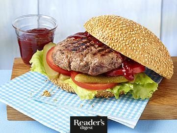 Grill-Burger im Sesambrötchen
