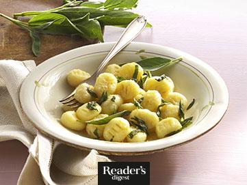 Pastinaken-Gnocchi mit Salbei