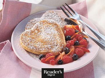Herzpfannkuchen mit Beerenragout
