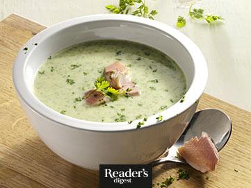 Kerbelsuppe mit geräucherter Lachsforelle