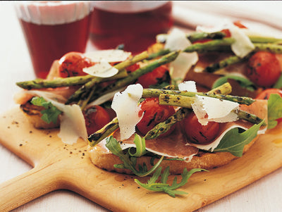 Bruschetta mit Spargel und Prosciutto