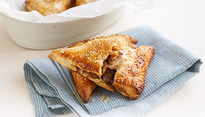 Blätterteigtaschen mit Pilzen und Nüssen