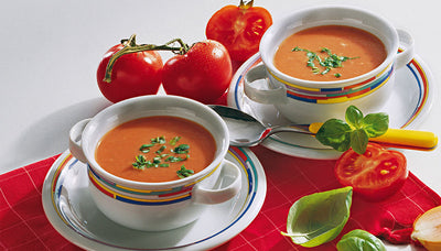 Kalte Tomatensuppe mit Basilikum