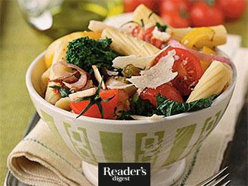 Rigatoni mit Stängelkohl, Kirschtomaten und Knoblauch