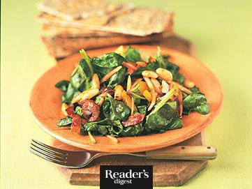 Lauwarmer Spinatsalat mit Pilzen