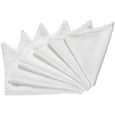 Tischdecke und Servietten mit Blumenstickereien