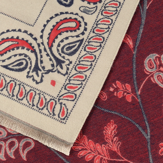 Schal im Paisleymuster