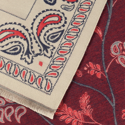 Schal im Paisleymuster