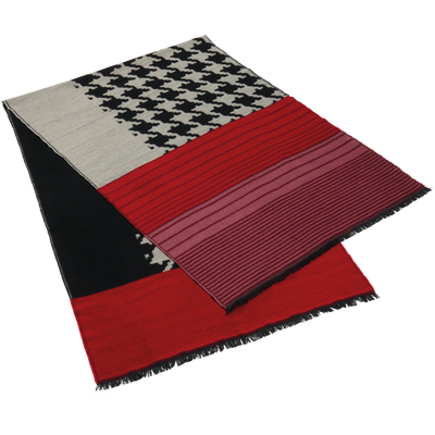 Damen-Wendeschal im Hahnentrittmuster